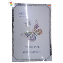 Marco para foto. Material: Madera/Cristal. Color: Marrón con blanco. Medidas: 40,00x60,00CM.