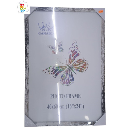 Marco para foto. Material: Madera/Cristal. Color: Marrón con blanco. Medidas: 40,00x60,00CM.
